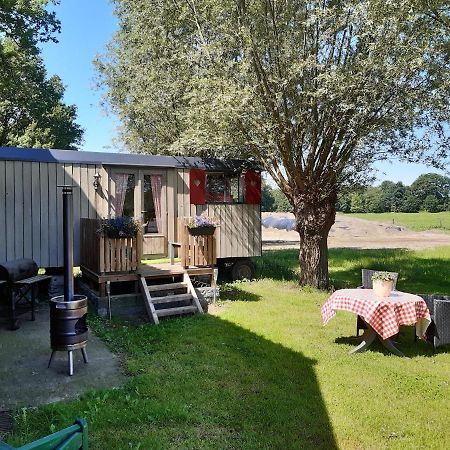Pipowagen 'Klein Hoonhorst' Apartment Путен Екстериор снимка