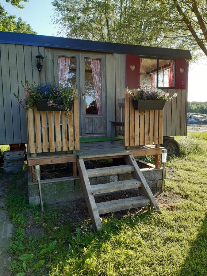 Pipowagen 'Klein Hoonhorst' Apartment Путен Екстериор снимка