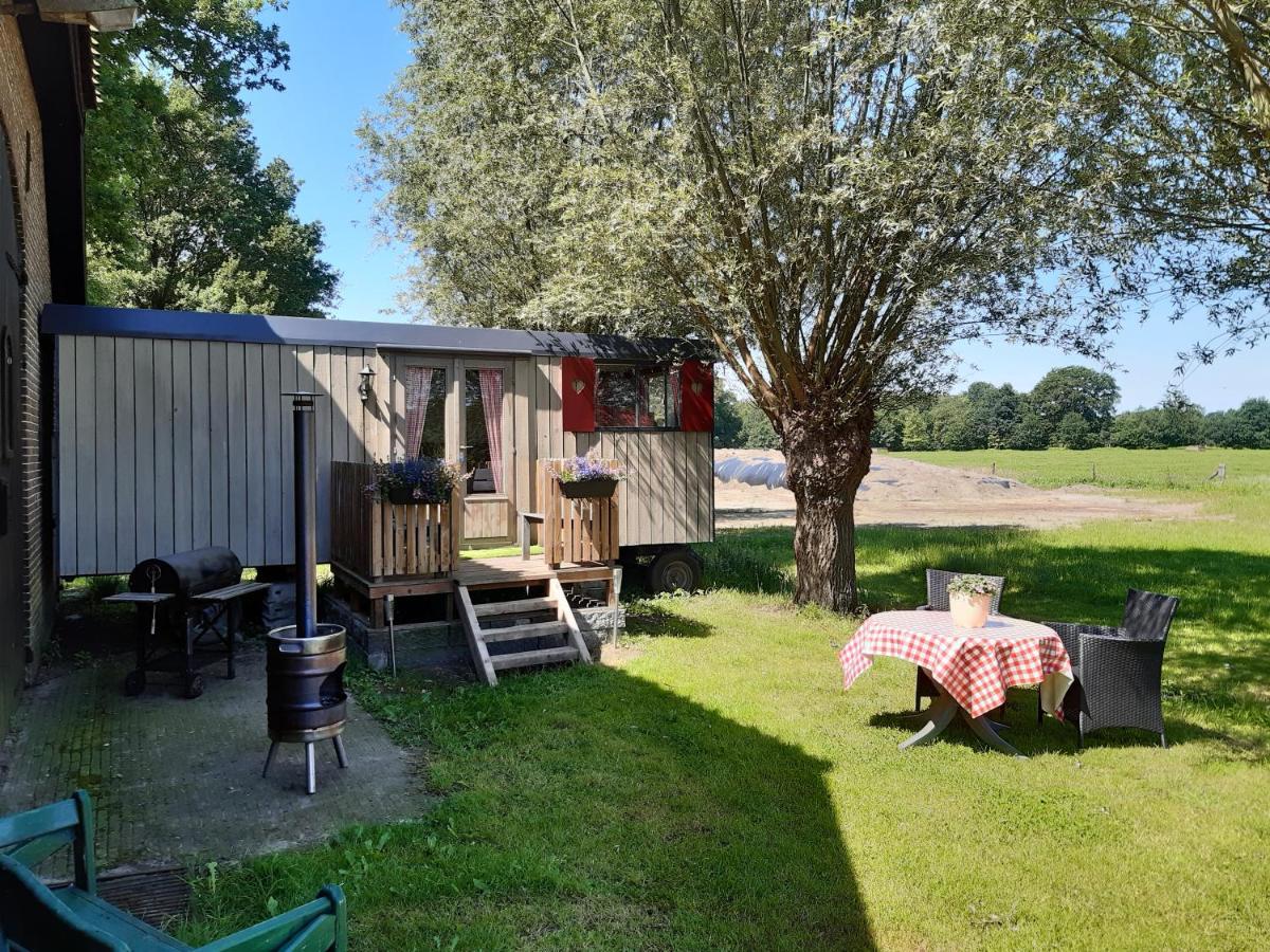 Pipowagen 'Klein Hoonhorst' Apartment Путен Екстериор снимка